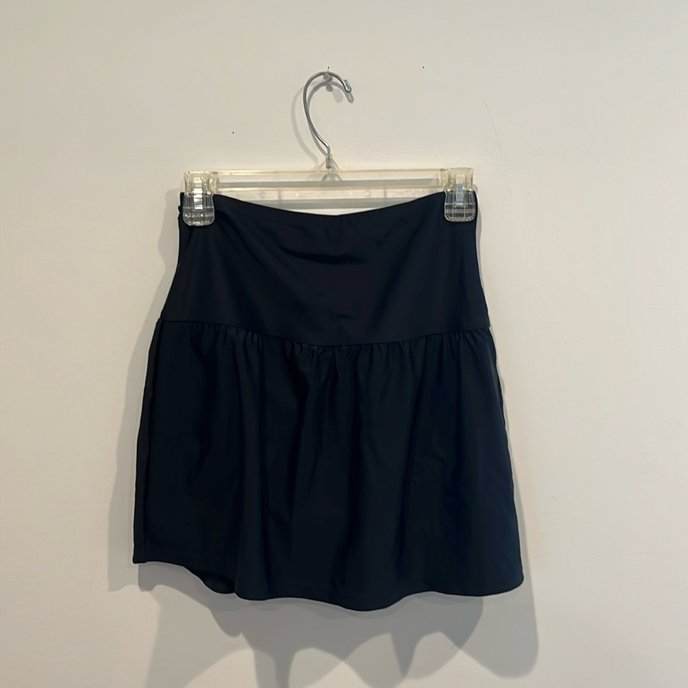 “Island Escape” Size 8 black skort